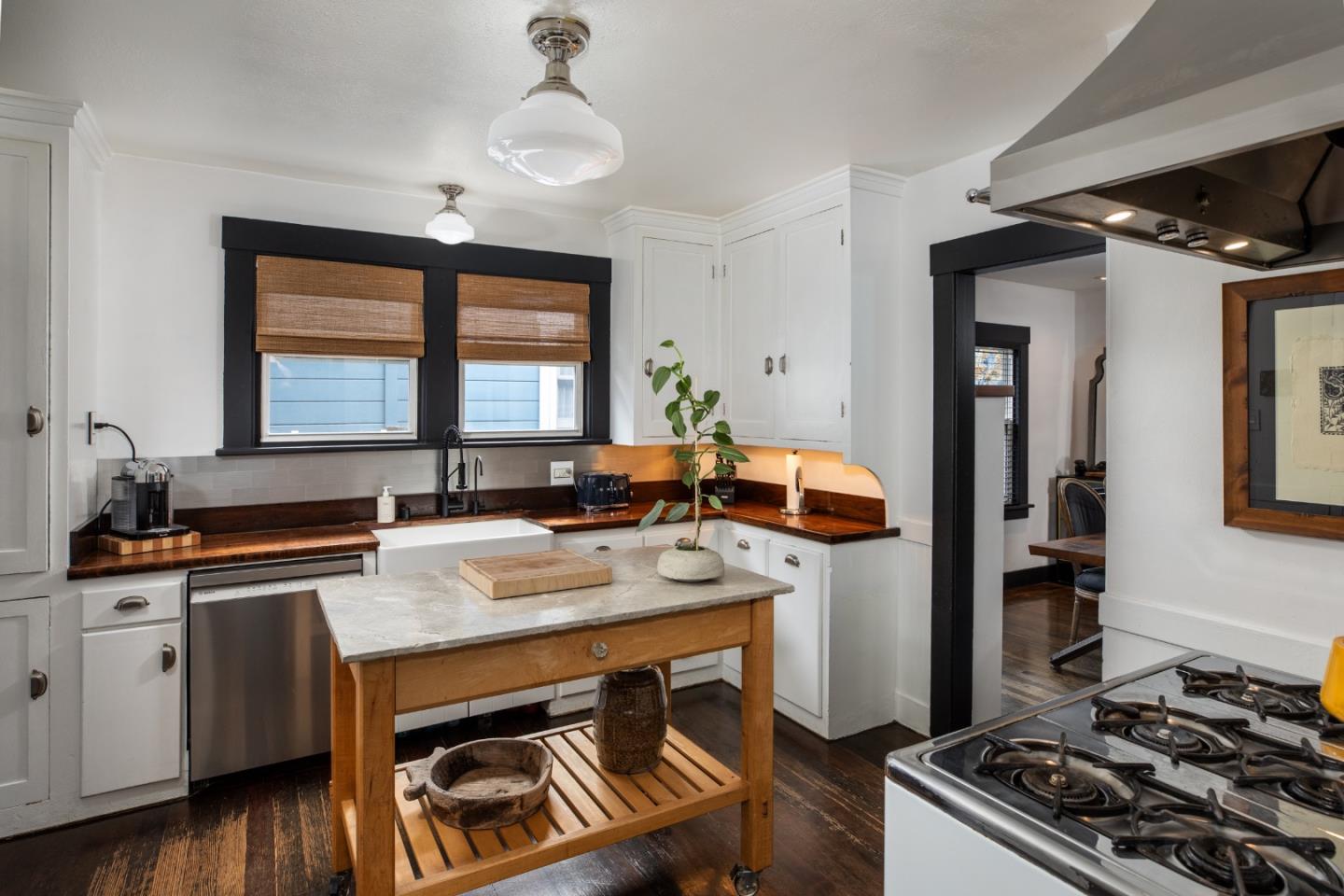 369 Hull AVE