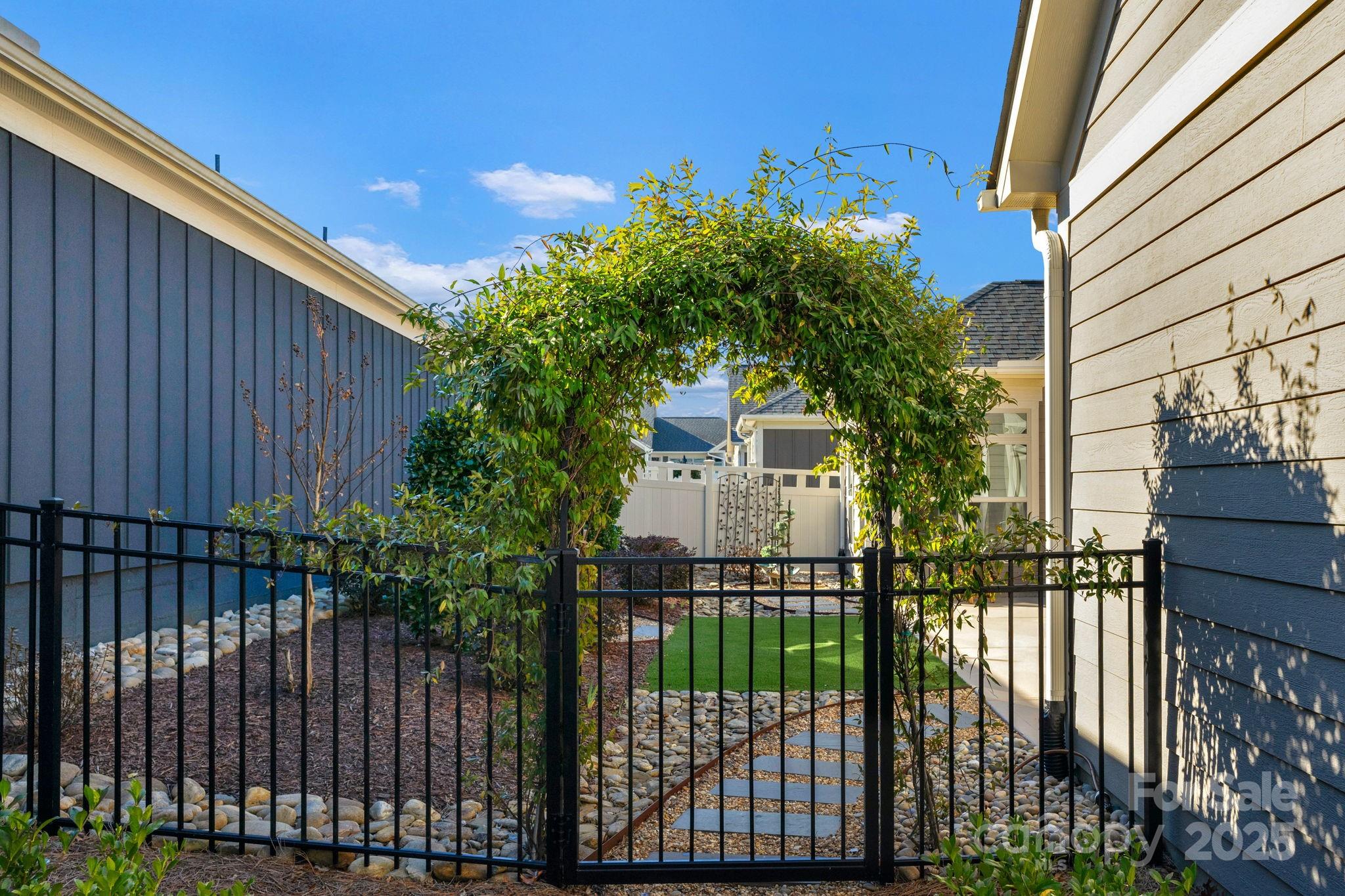 2205 Lincolnshire Lane
