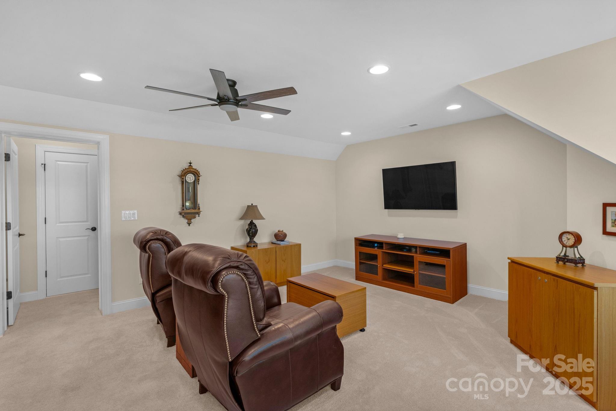 2205 Lincolnshire Lane