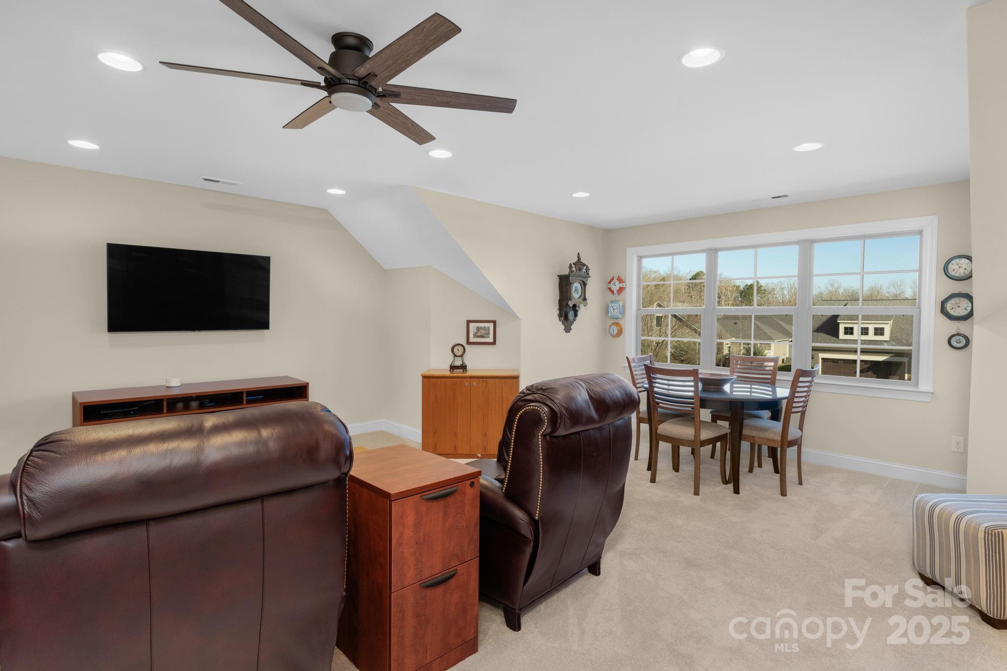 2205 Lincolnshire Lane