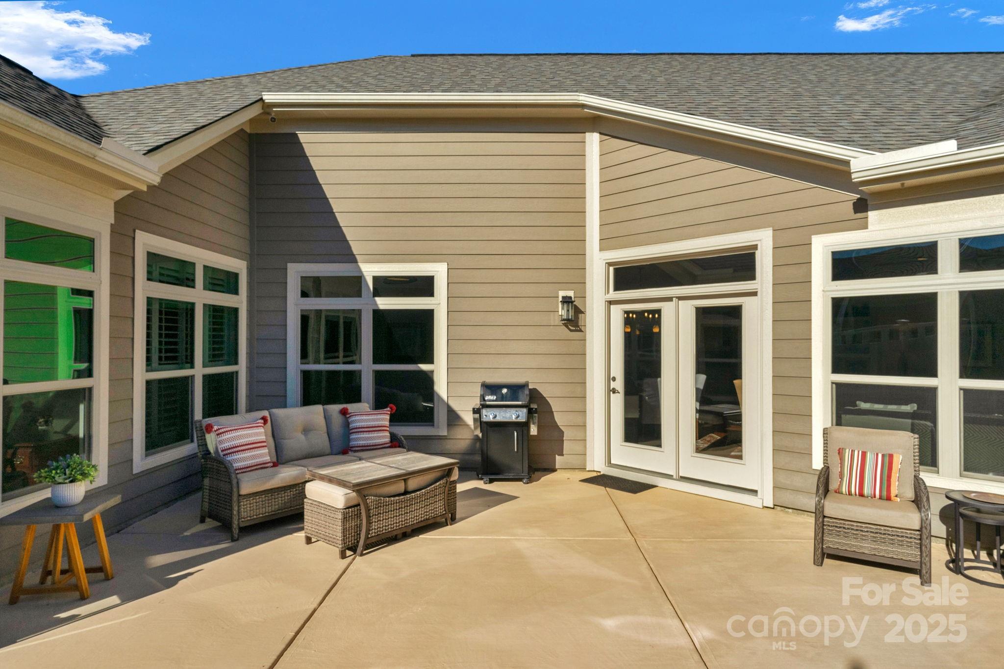 2205 Lincolnshire Lane