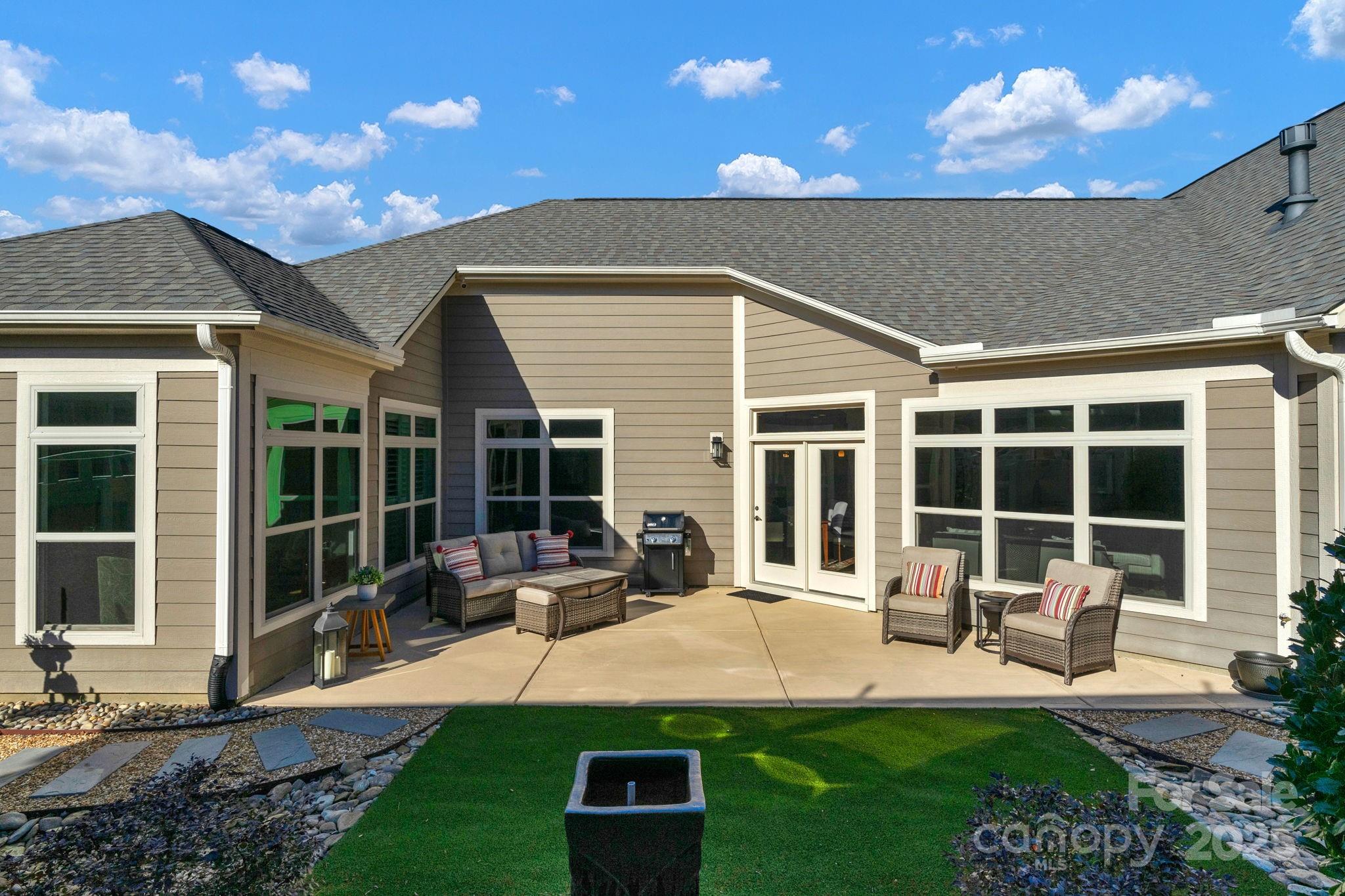 2205 Lincolnshire Lane