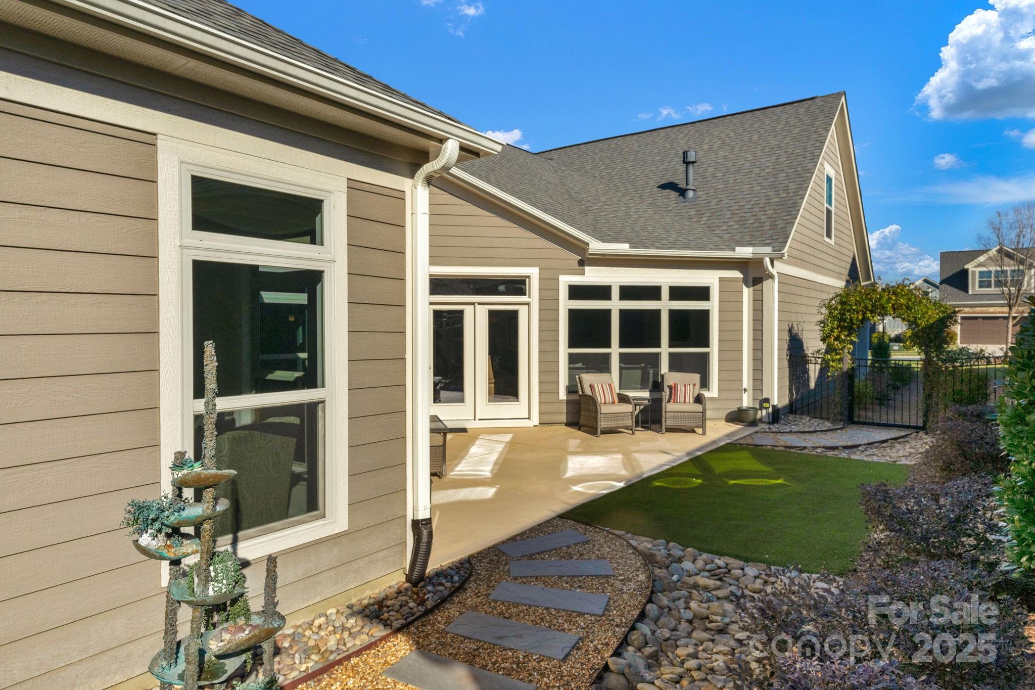 2205 Lincolnshire Lane