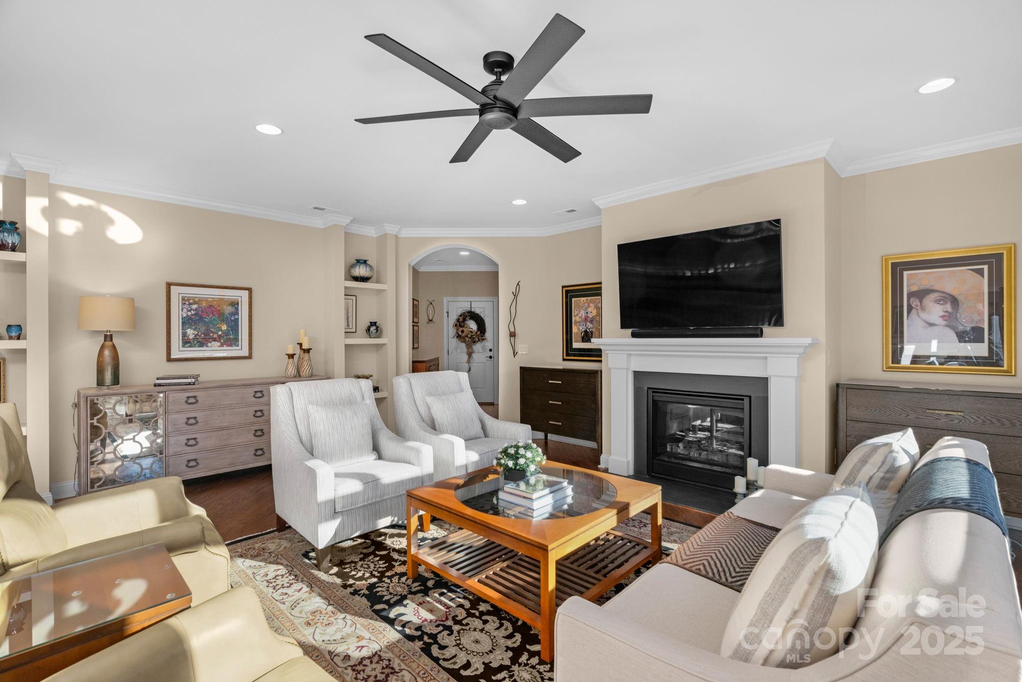 2205 Lincolnshire Lane