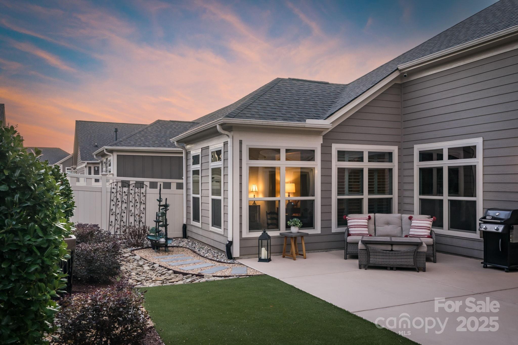 2205 Lincolnshire Lane