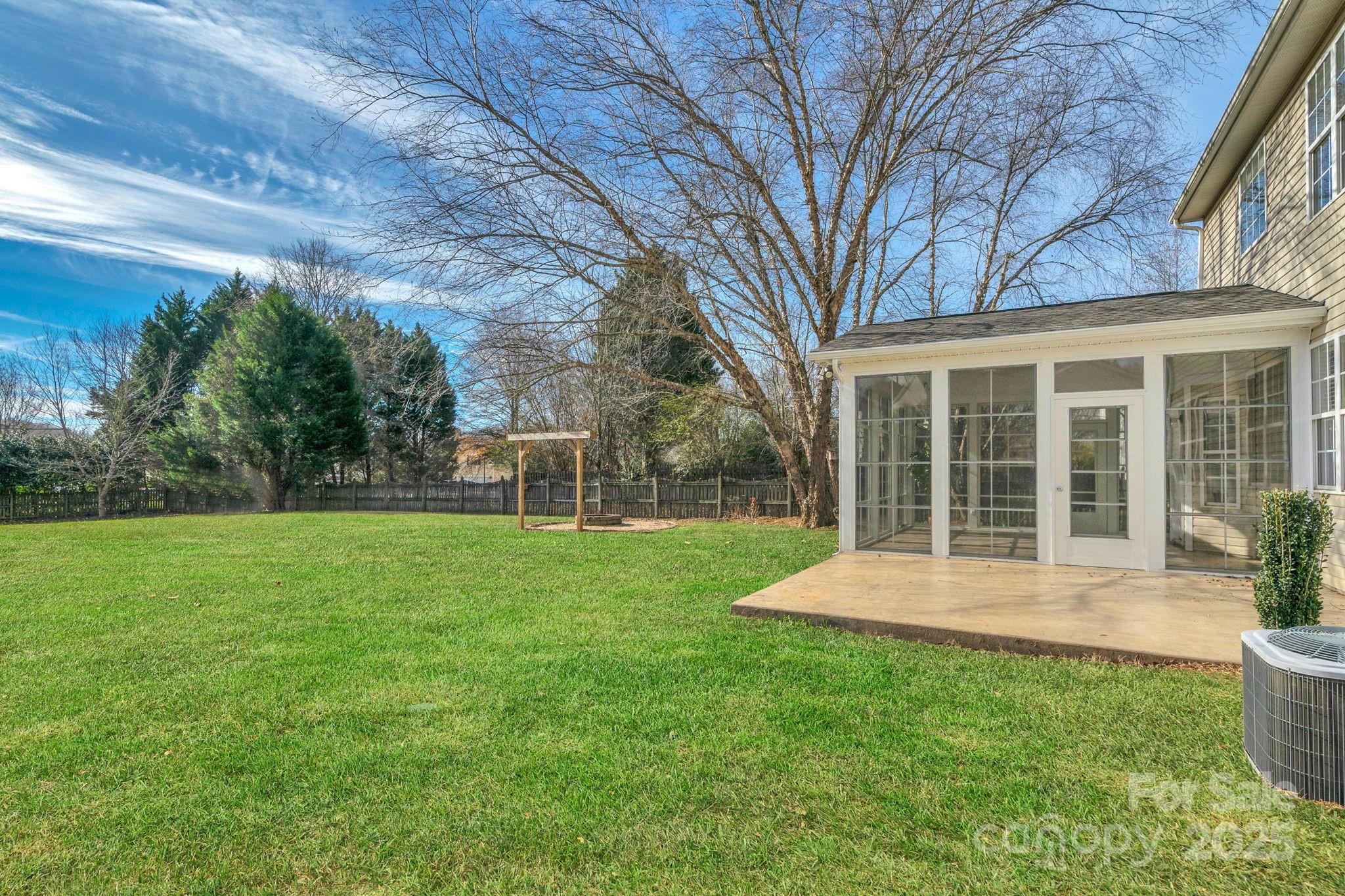 1124 Woodwinds Drive