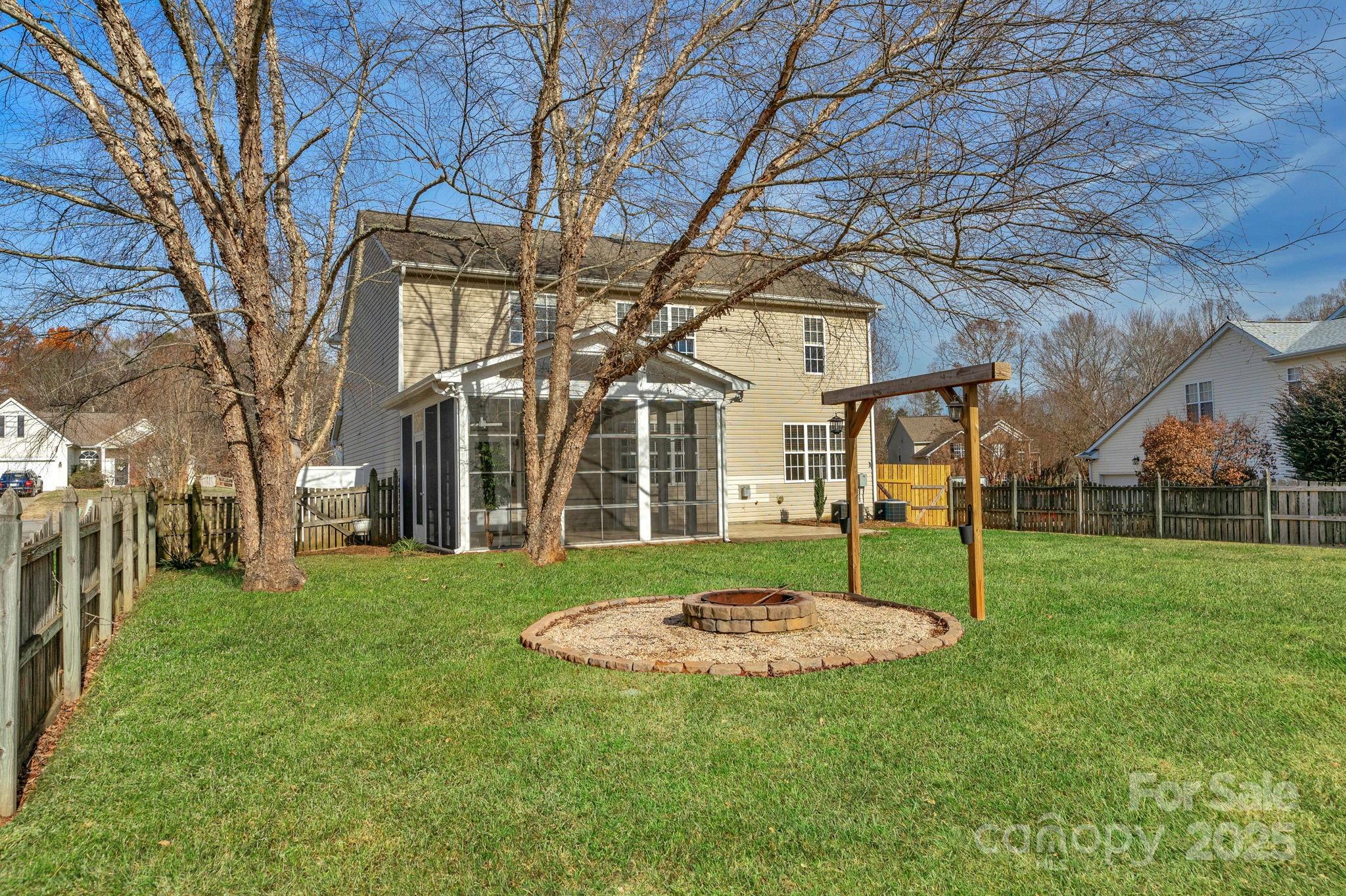 1124 Woodwinds Drive