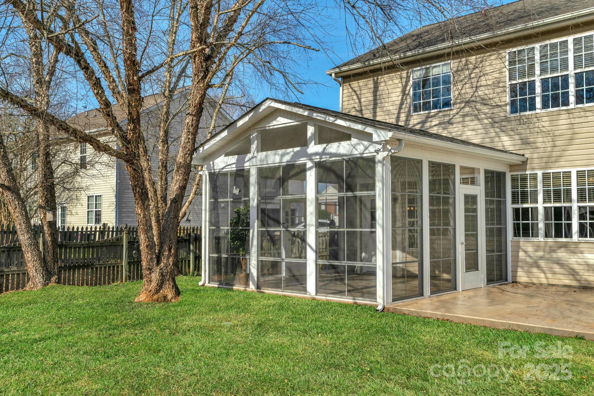 1124 Woodwinds Drive