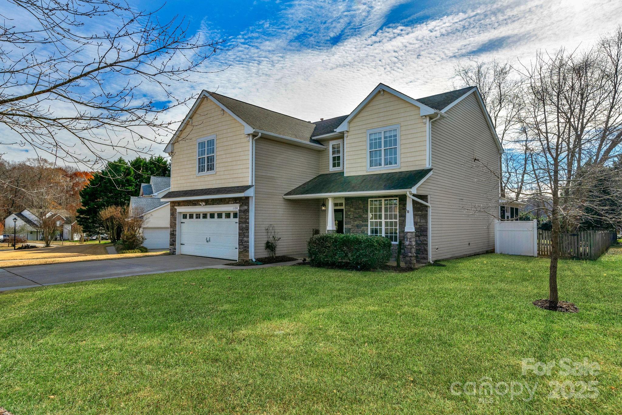 1124 Woodwinds Drive