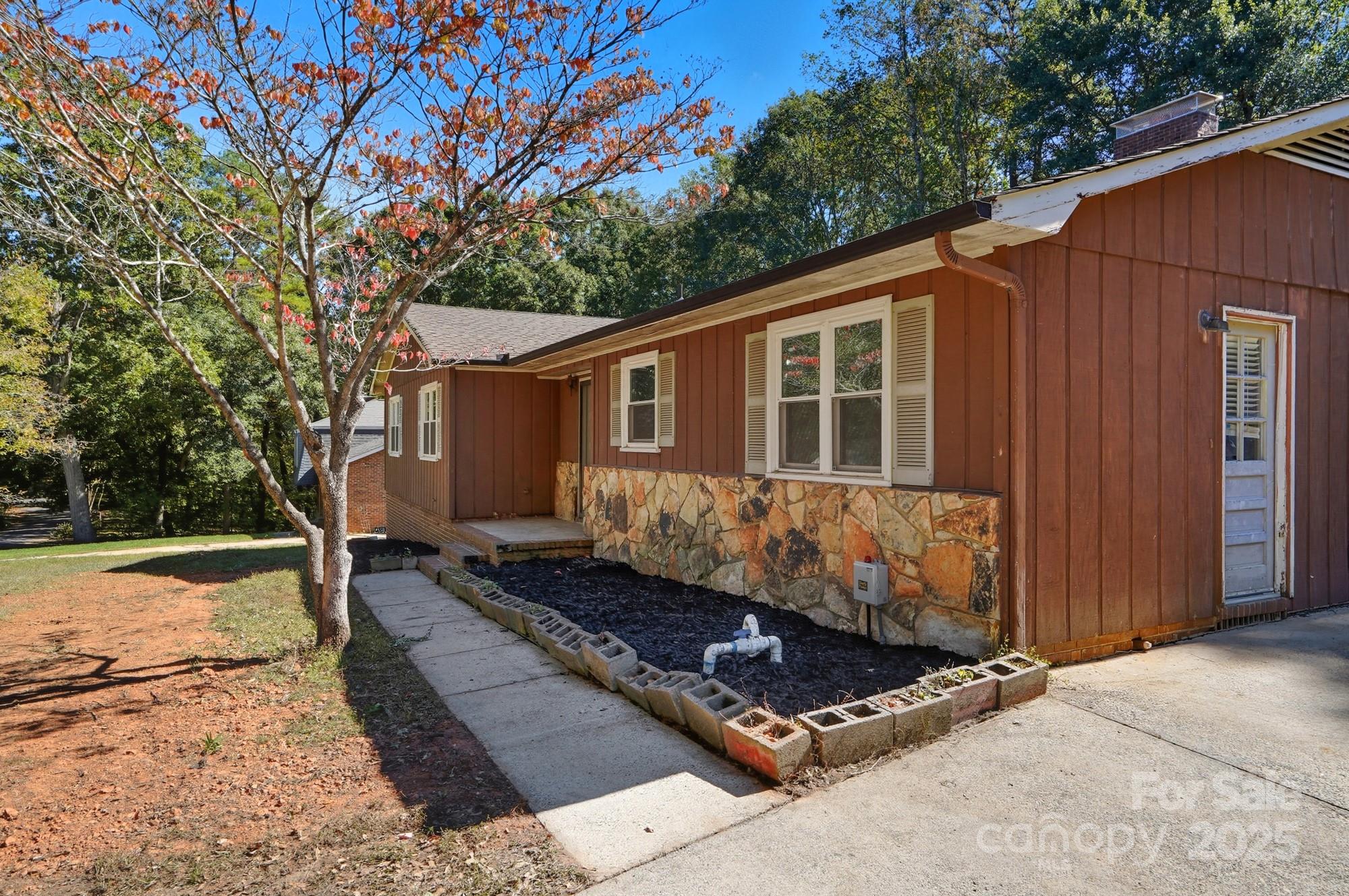 118 Brookside Drive