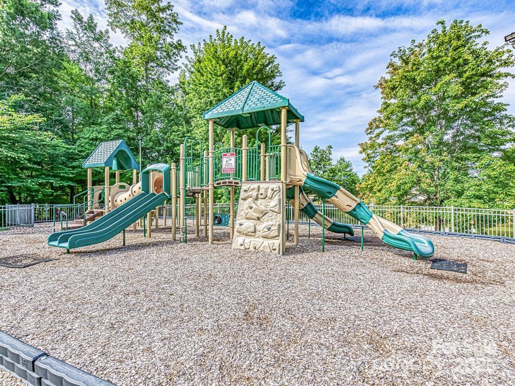 3005 Misty Moss Court