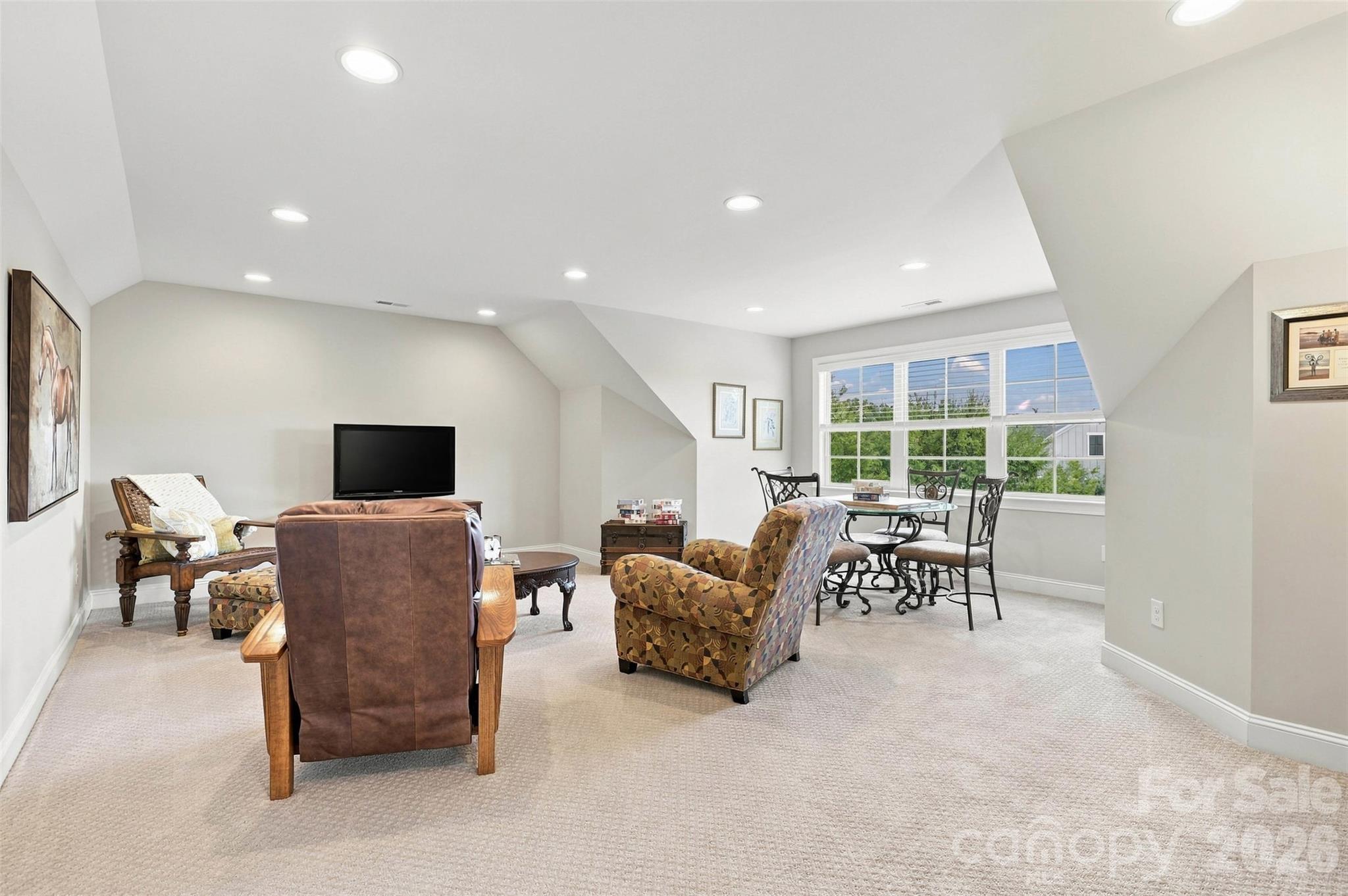 2213 Lincolnshire Lane