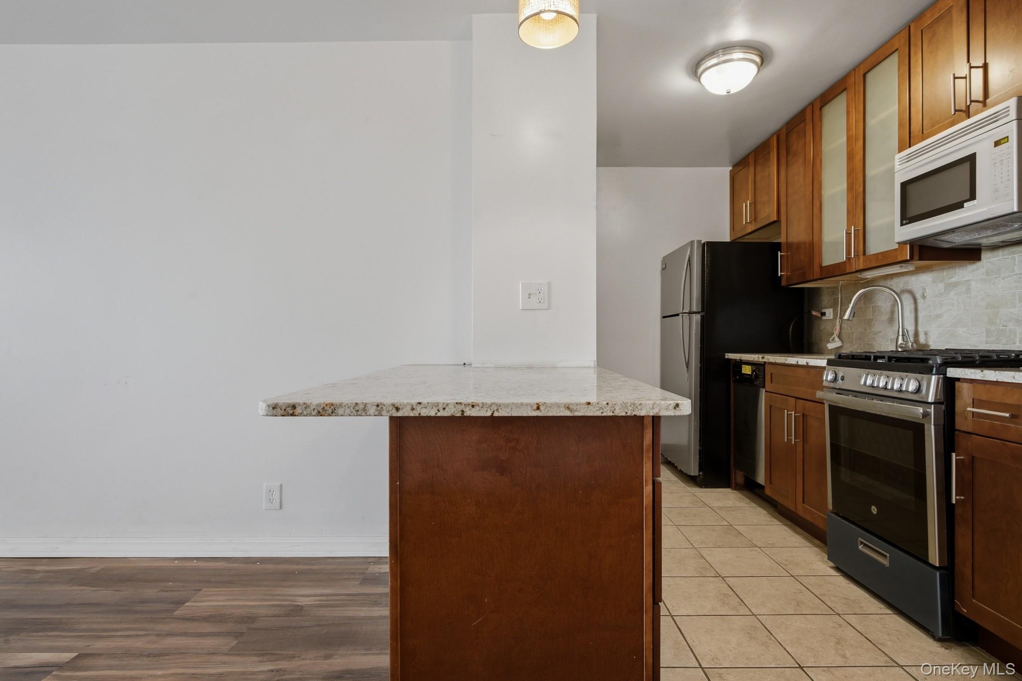 185 Hall Street Unit: 1717