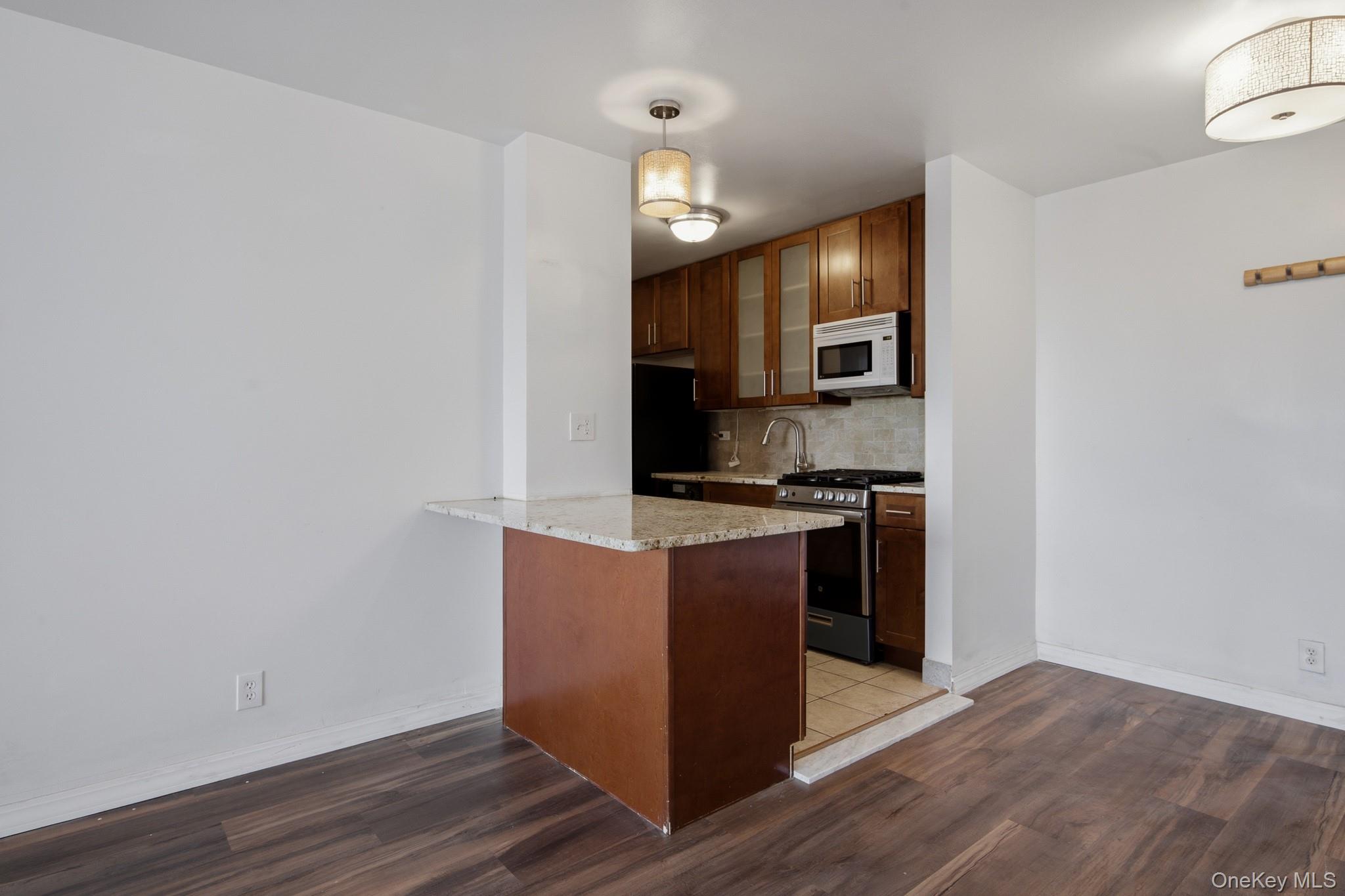 185 Hall Street Unit: 1717