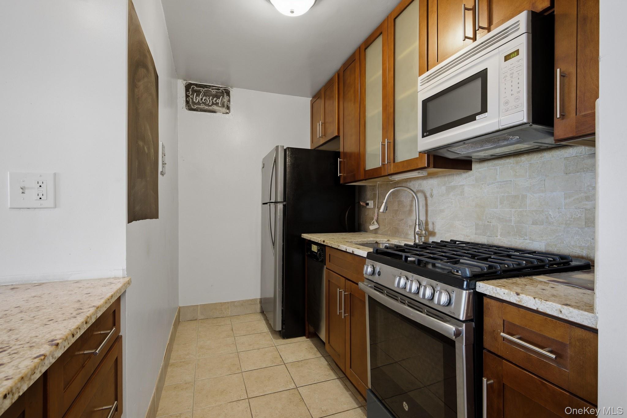 185 Hall Street Unit: 1717