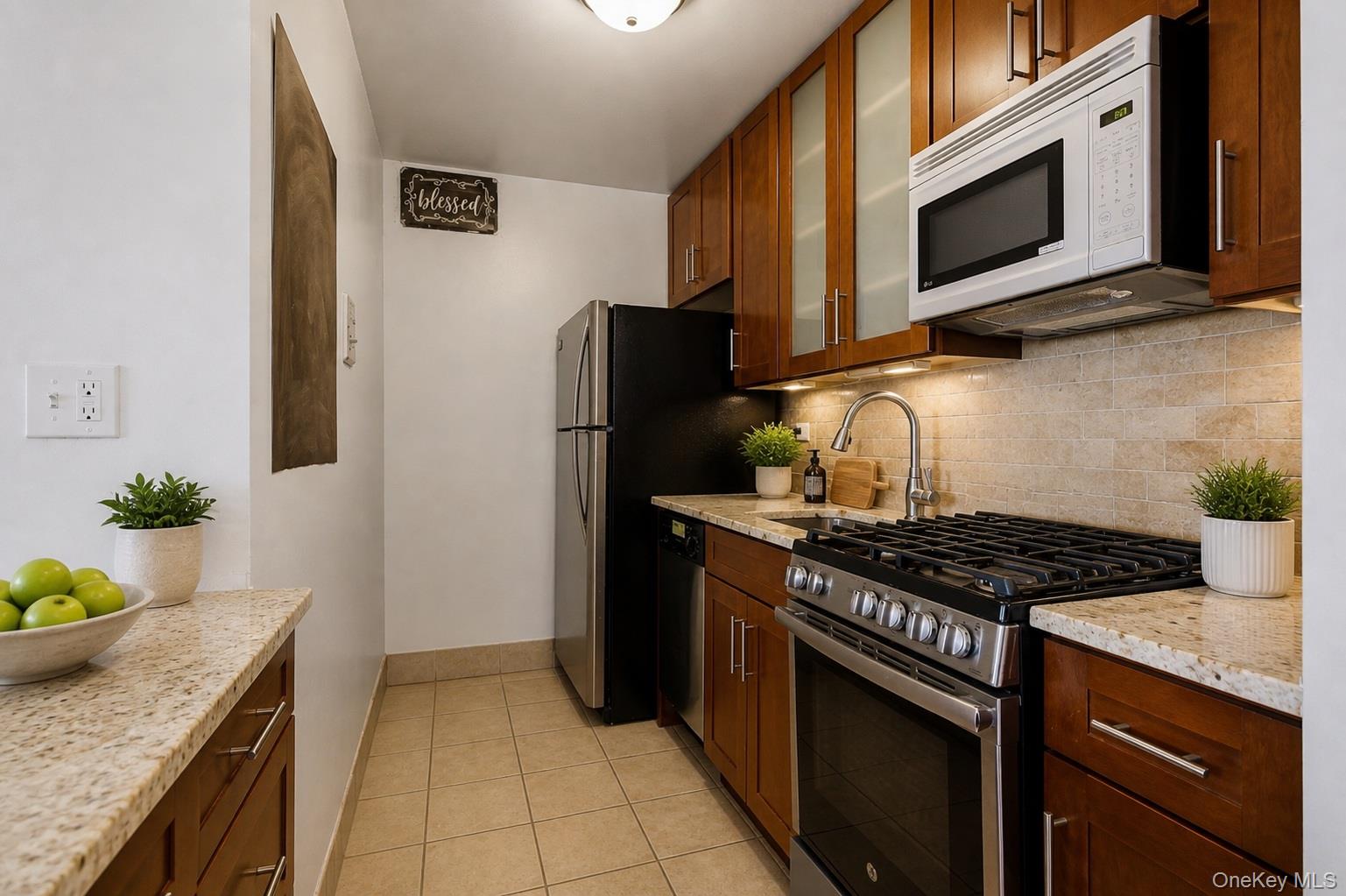 185 Hall Street Unit: 1717