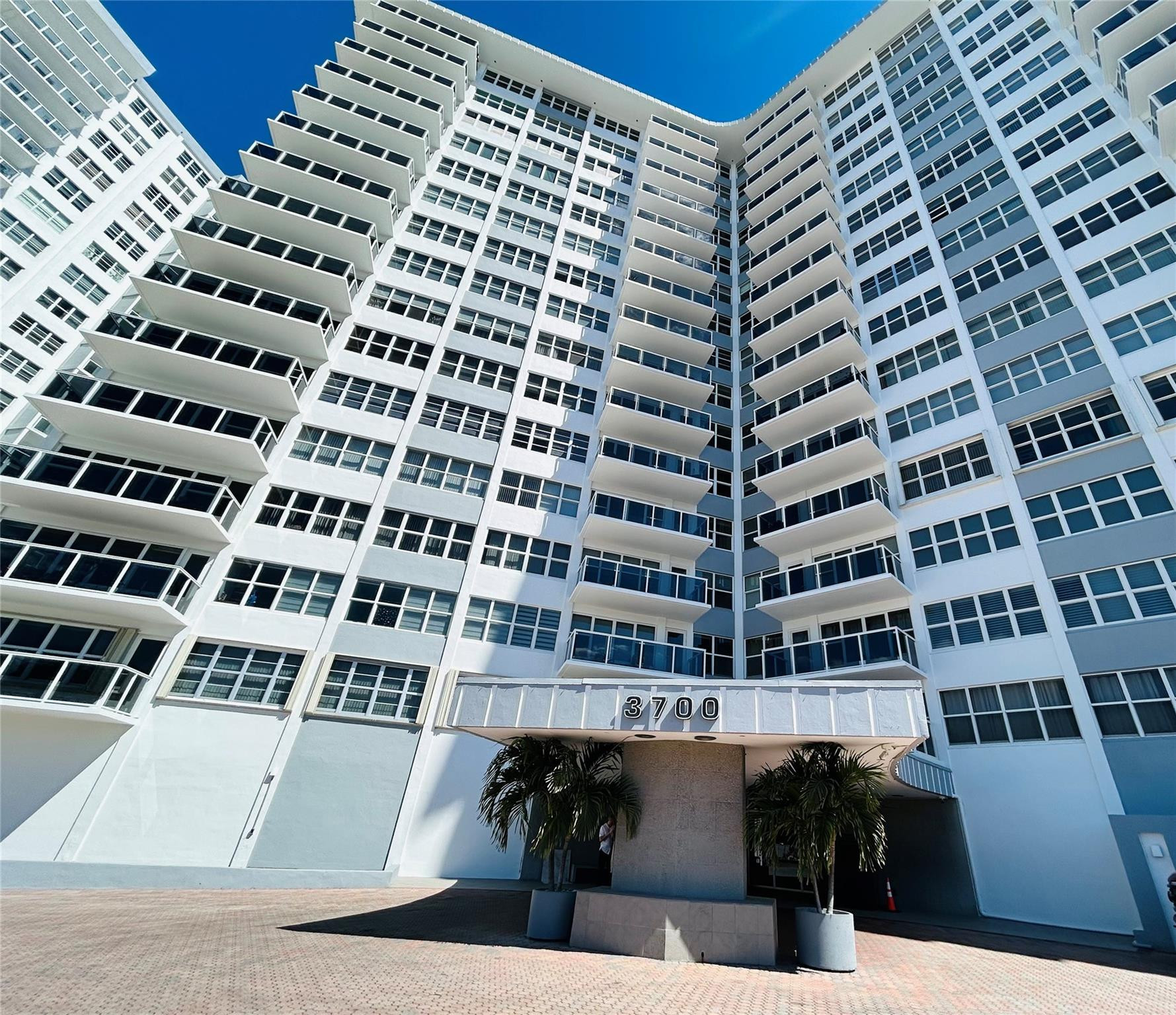 3700 Galt Ocean Drive 607