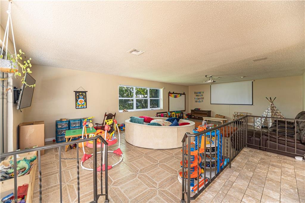 339 Delaware RD