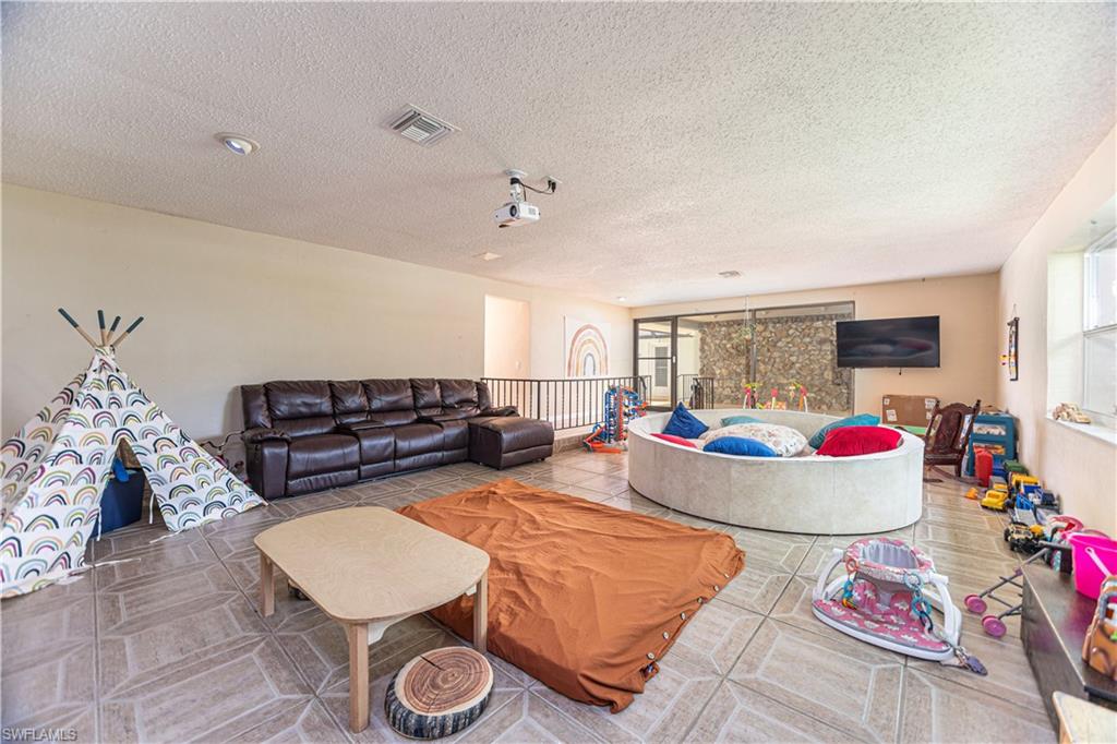 339 Delaware RD
