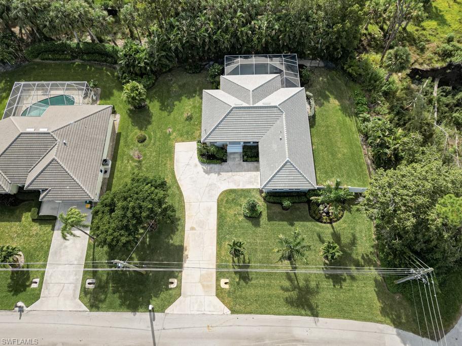 990 Valley DR E