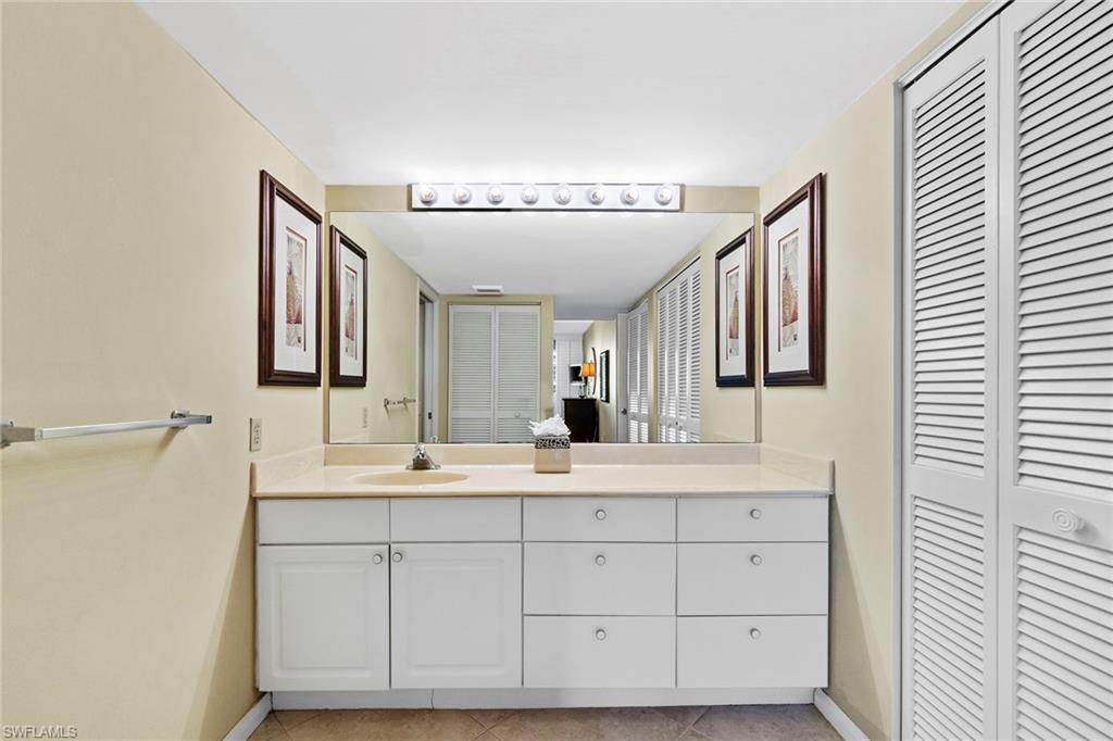 4005 Gulf Shore BLVD N # 807