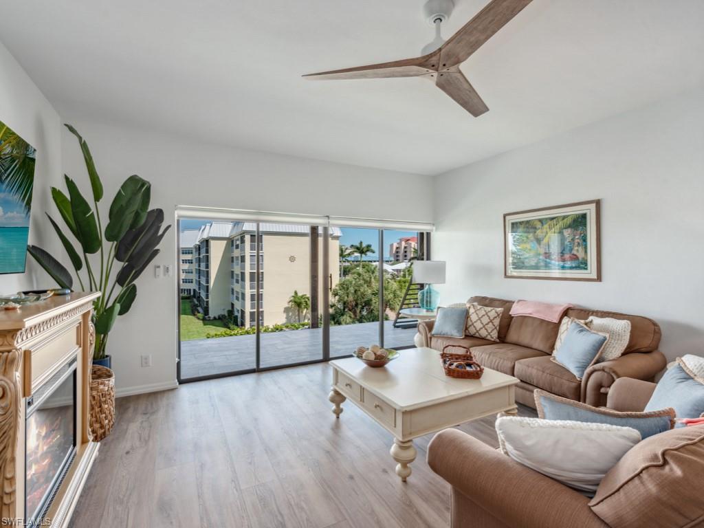 961 Swallow AVE # 304