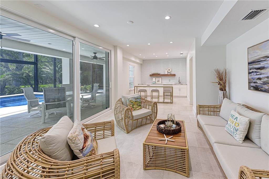 196 Topanga DR