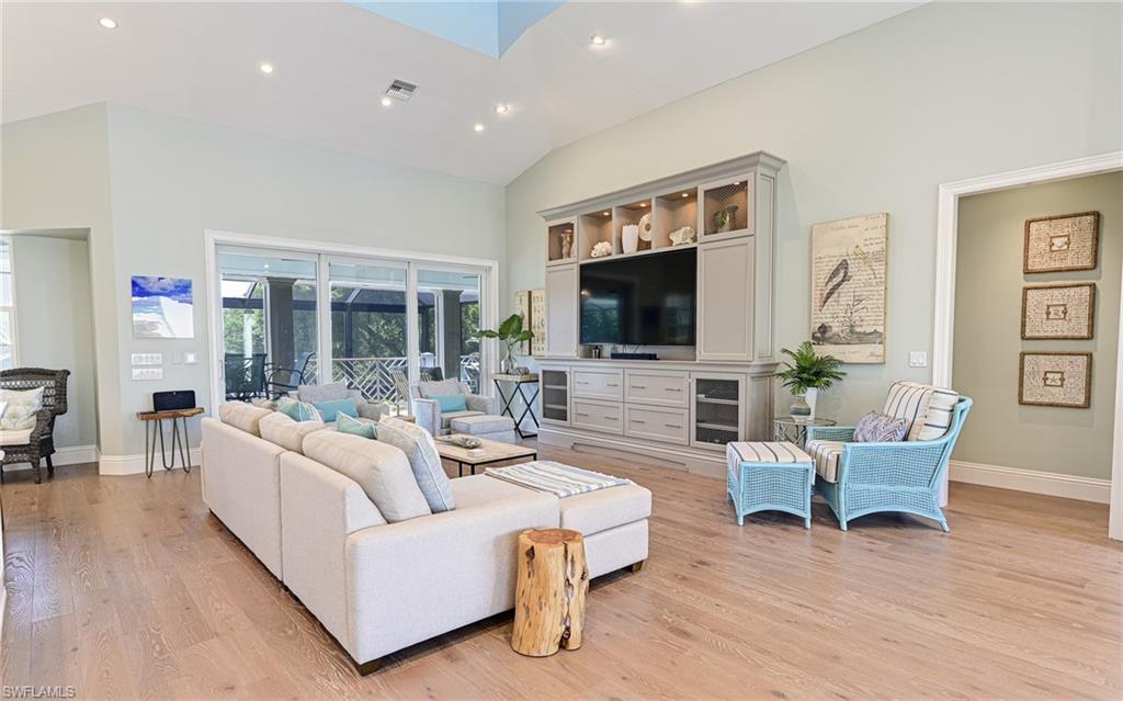196 Topanga DR