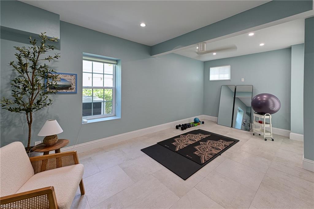 196 Topanga DR