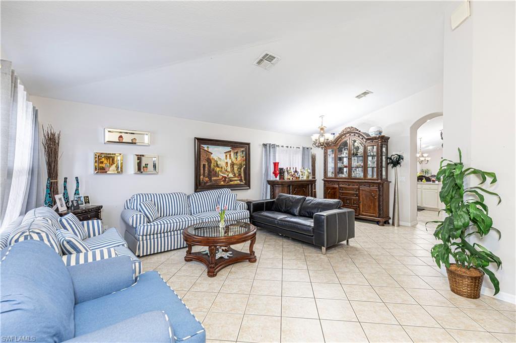 87 Burnt Pine DR