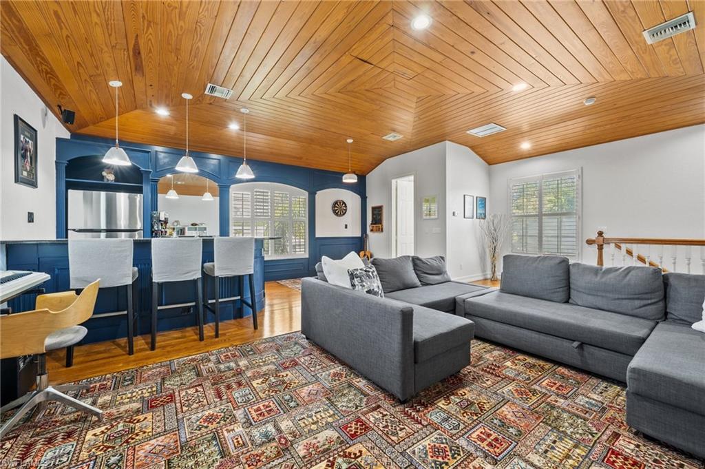 1904 Fairfax CIR