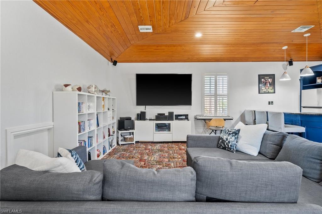 1904 Fairfax CIR