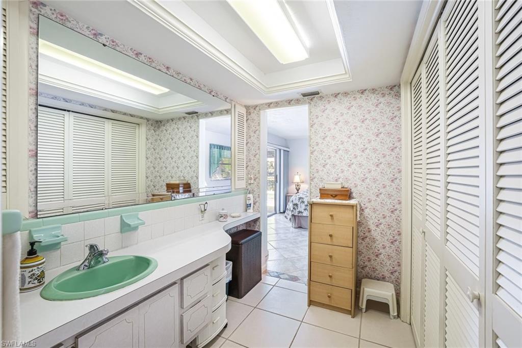 466 Golfview DR