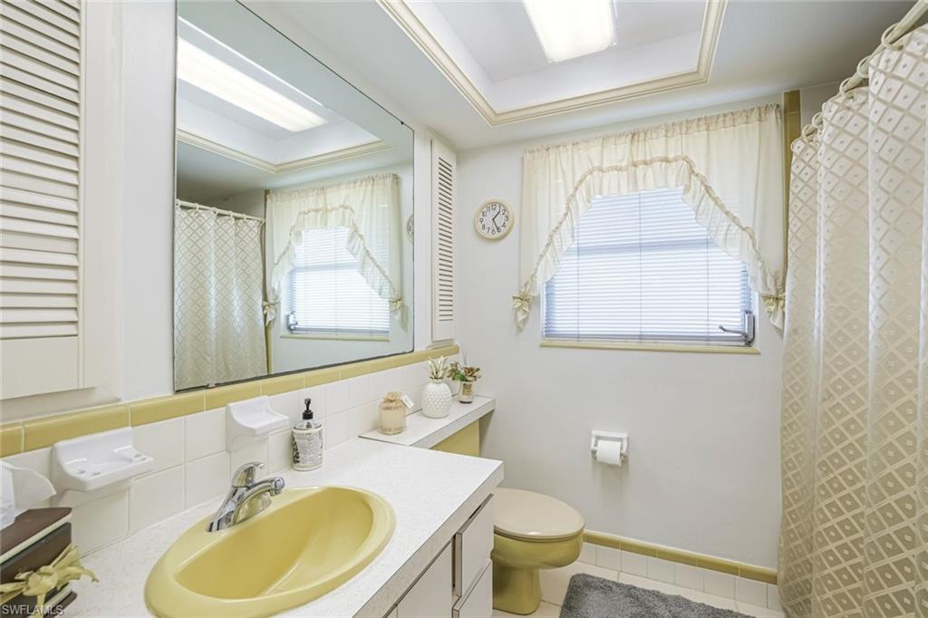 466 Golfview DR