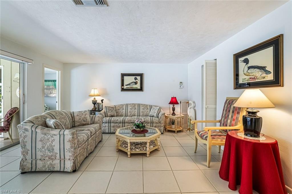 466 Golfview DR