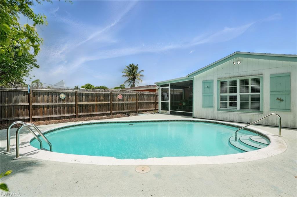 4011 Coconut CIR S