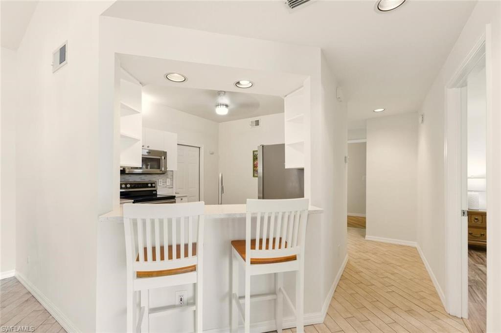 636 Windsor SQ 102