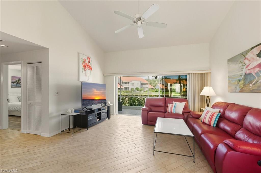 636 Windsor SQ 102