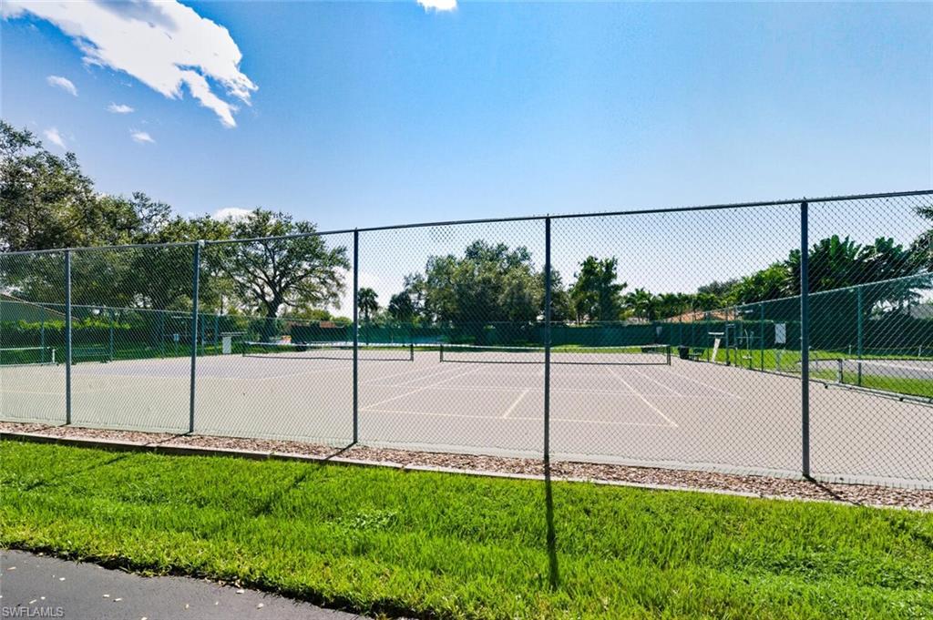 636 Windsor SQ 102