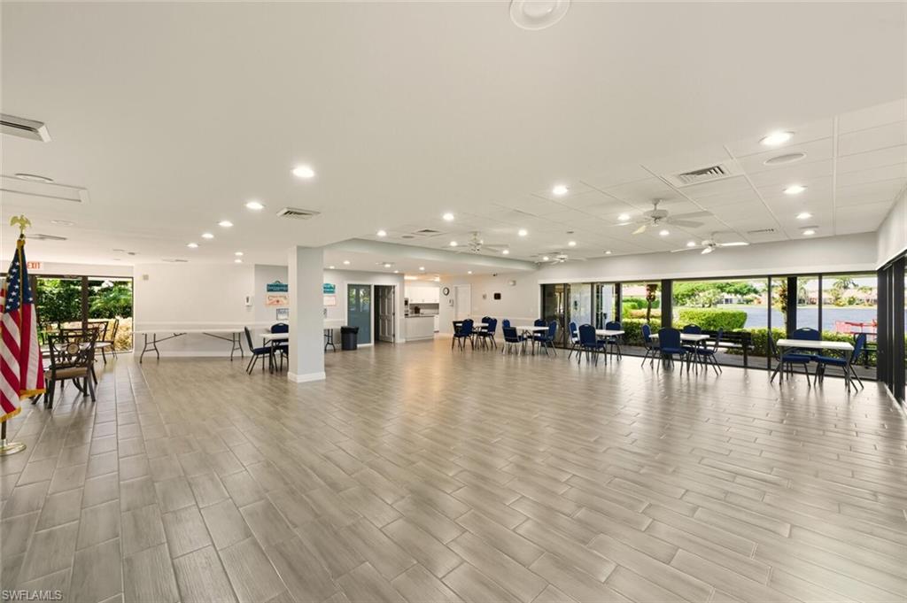 636 Windsor SQ 102