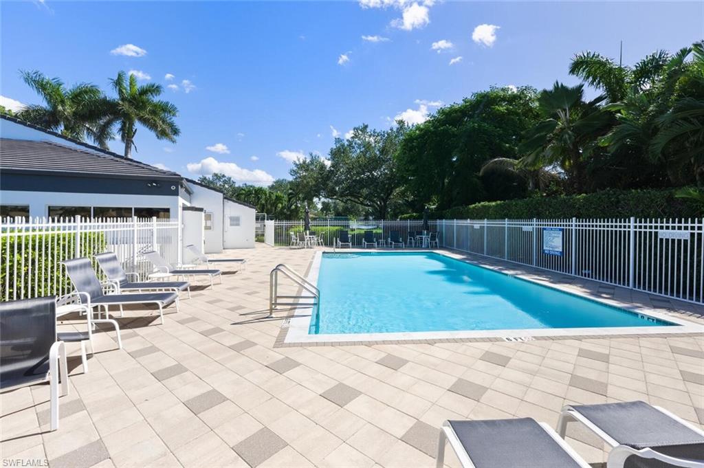 636 Windsor SQ 102