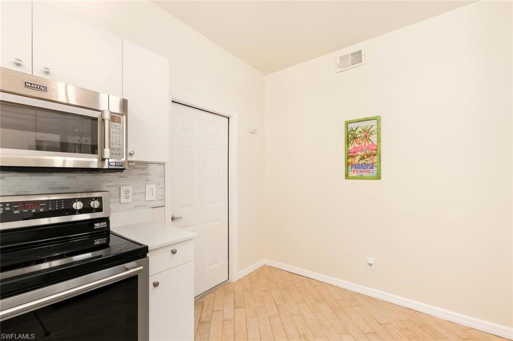 636 Windsor SQ 102