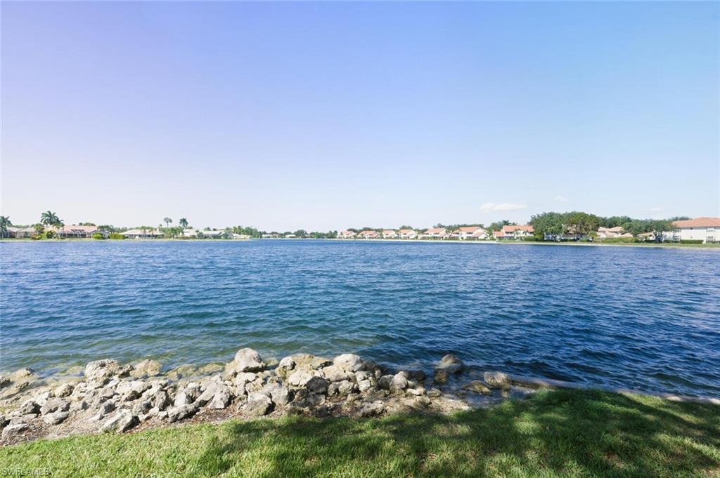 636 Windsor SQ 102