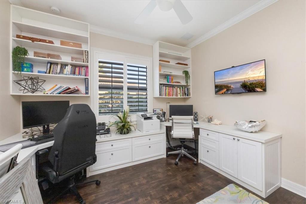 3821 Columbia CT
