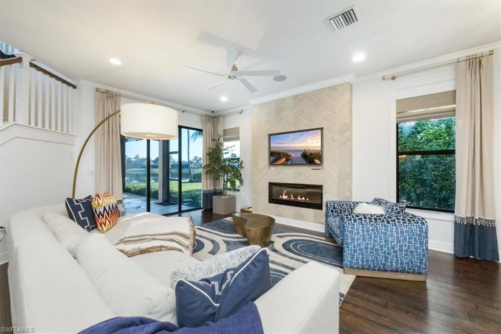3821 Columbia CT