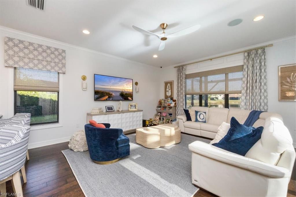 3821 Columbia CT