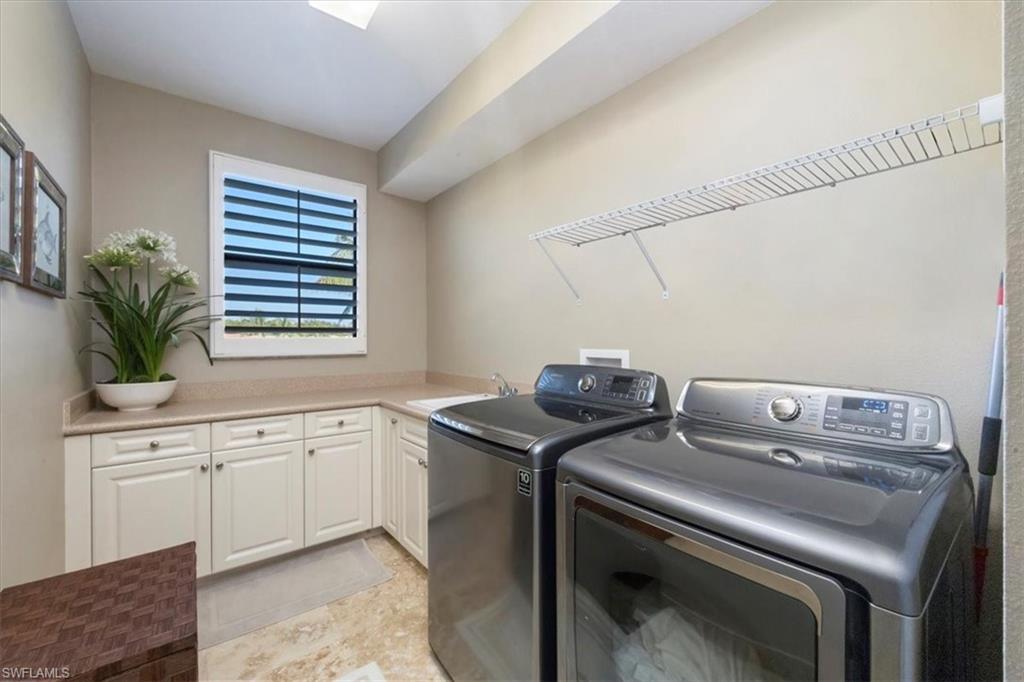 3821 Columbia CT