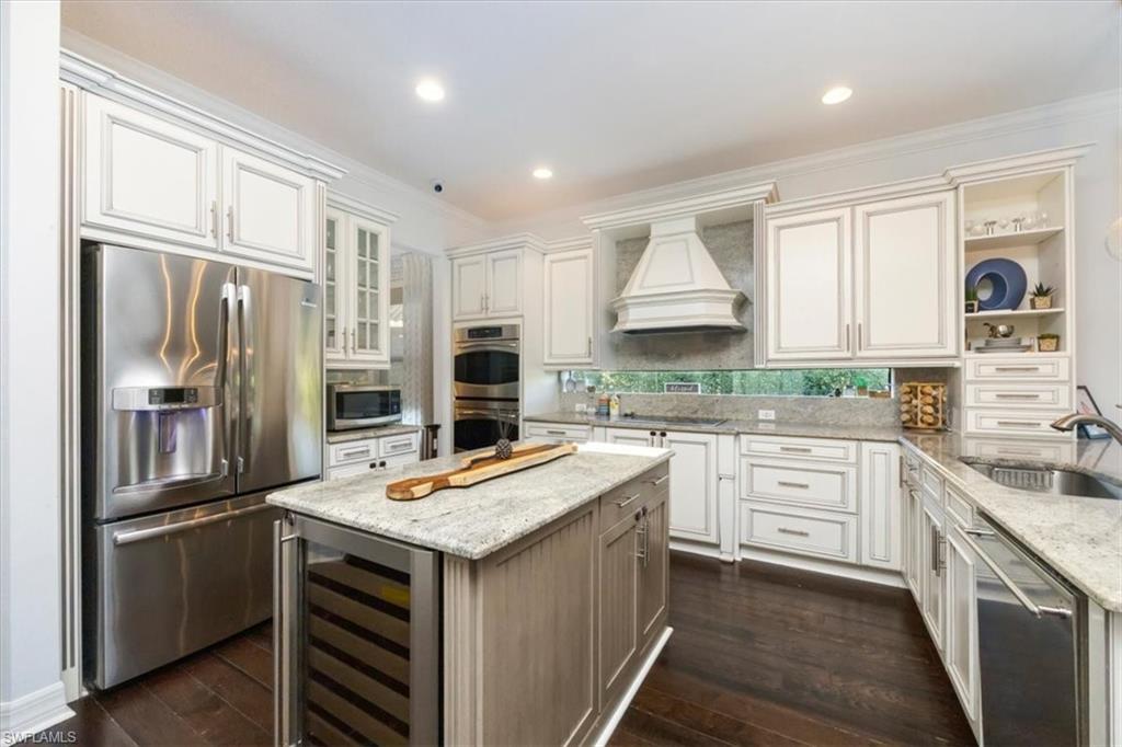 3821 Columbia CT