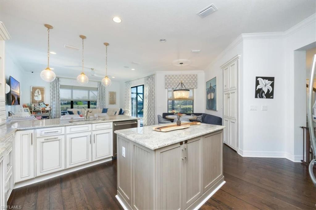 3821 Columbia CT