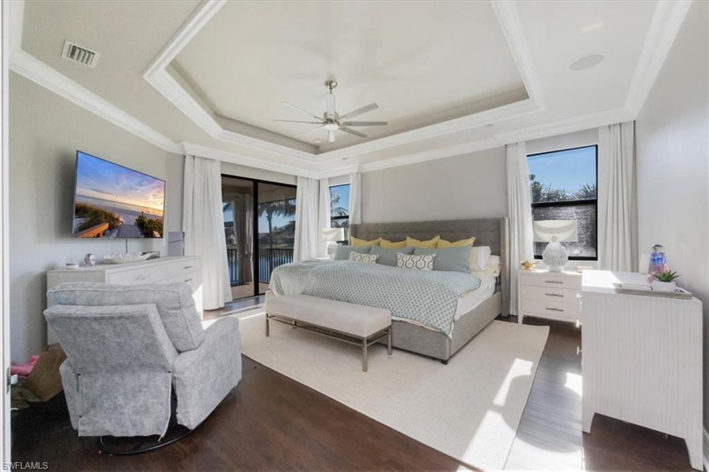 3821 Columbia CT